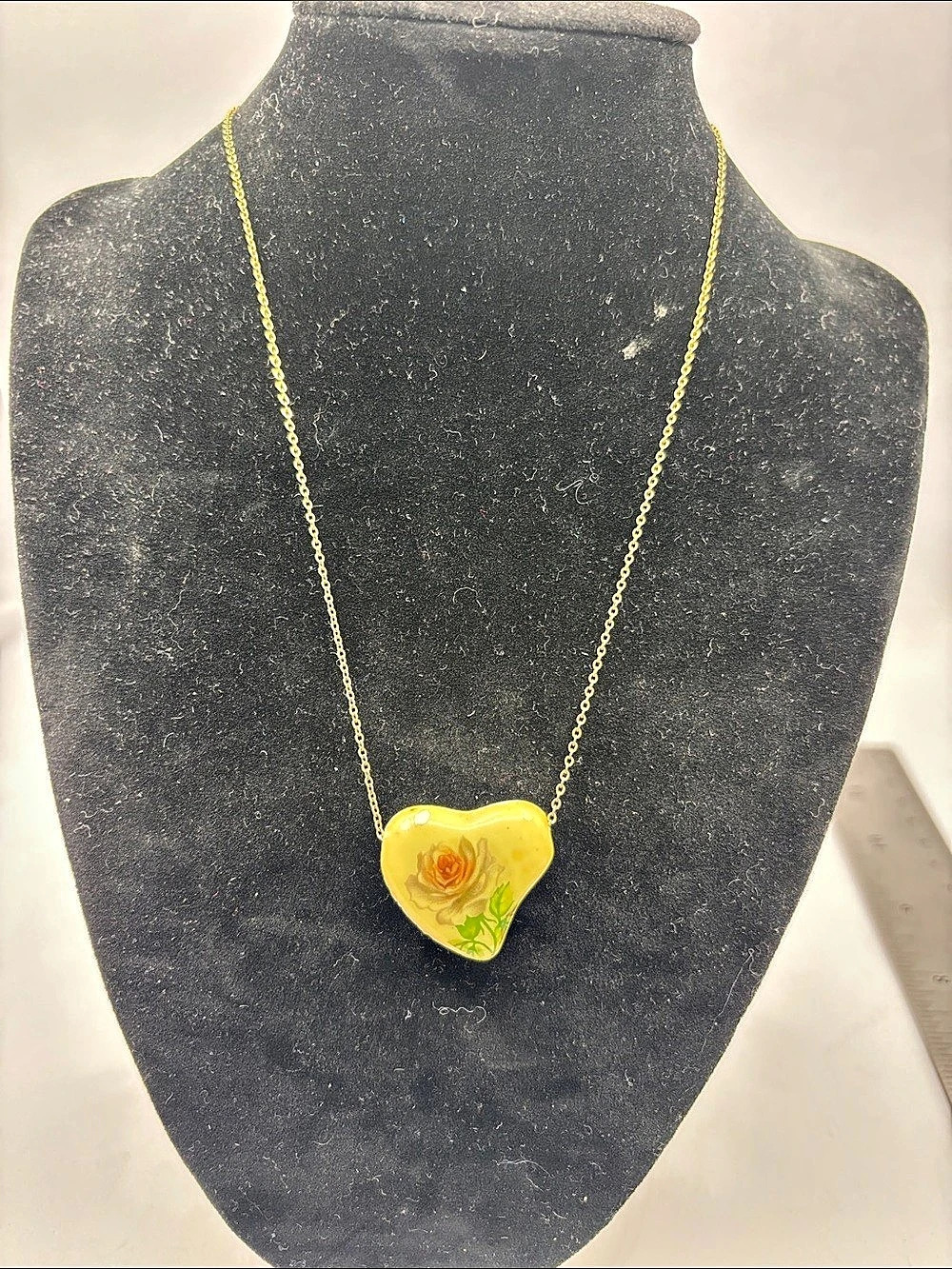 Vintage 1928 Floral Heart Pendant Necklace in Yellow & Gold